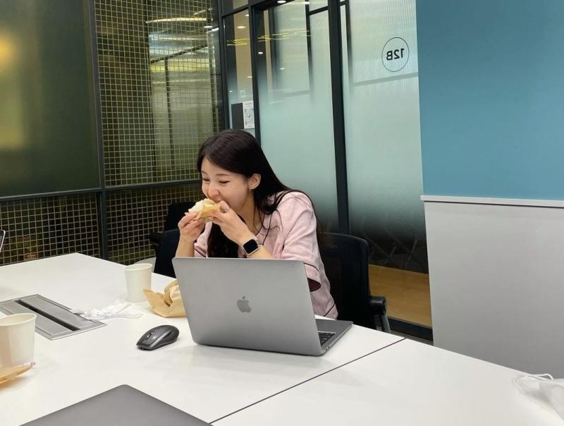 Cảnh báo mới nhất cho những người bận rộn: Càng bận thì càng dễ tăng cân, ăn ít mỡ vẫn thi nhau "tập kết"- Ảnh 2.