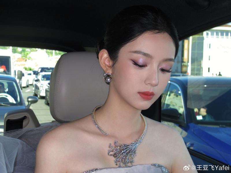 Mỹ nhân đẹp chấn động thế gian bùng nổ visual trên thảm đỏ Cannes, ngắm rồi mới biết thần tiên cổ tích là có thật- Ảnh 8.