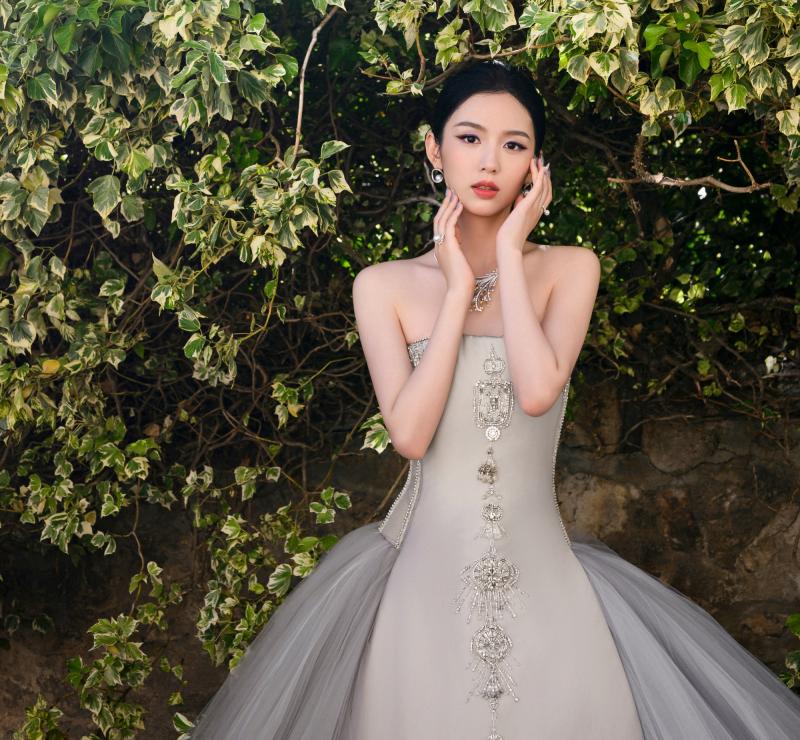Mỹ nhân đẹp chấn động thế gian bùng nổ visual trên thảm đỏ Cannes, ngắm rồi mới biết thần tiên cổ tích là có thật- Ảnh 13.