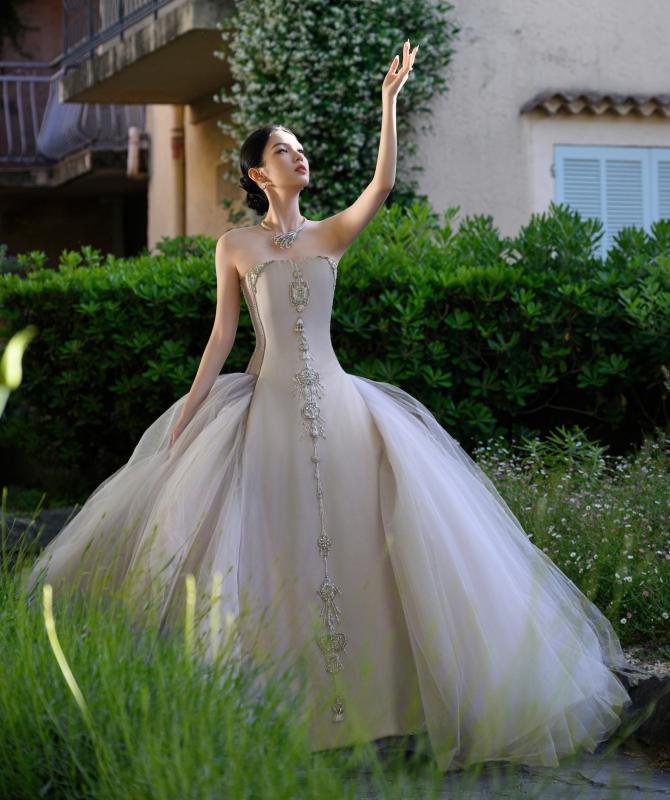 Mỹ nhân đẹp chấn động thế gian bùng nổ visual trên thảm đỏ Cannes, ngắm rồi mới biết thần tiên cổ tích là có thật- Ảnh 14.