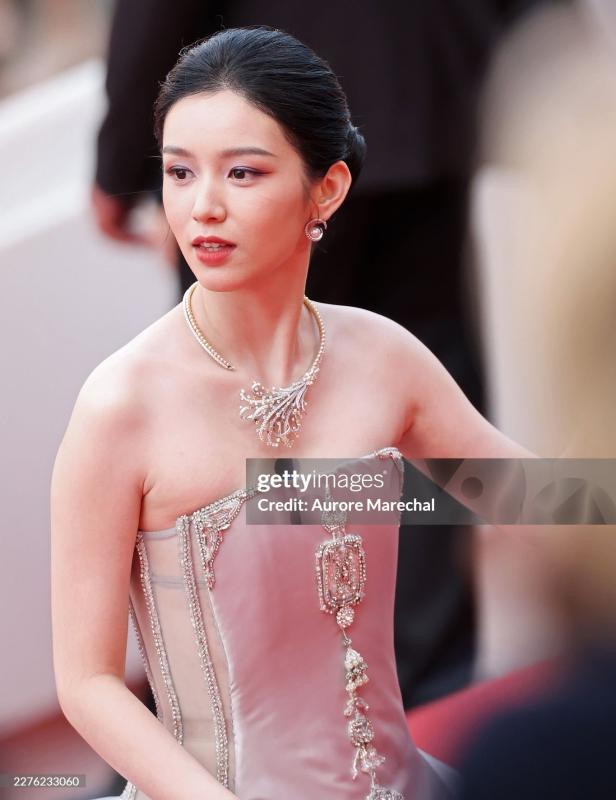 Mỹ nhân đẹp chấn động thế gian bùng nổ visual trên thảm đỏ Cannes, ngắm rồi mới biết thần tiên cổ tích là có thật- Ảnh 6.