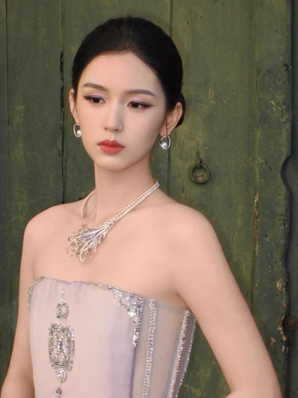 Mỹ nhân đẹp chấn động thế gian bùng nổ visual trên thảm đỏ Cannes, ngắm rồi mới biết thần tiên cổ tích là có thật- Ảnh 9.
