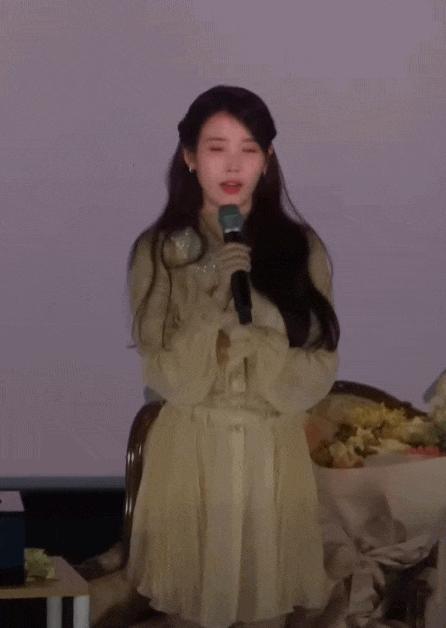 Showbiz có mỹ nhân cứ ra nhạc là top 1 cả nước, bỗng thành "tội đồ quốc dân" xin lỗi vẫn không được tha  - Ảnh 9.