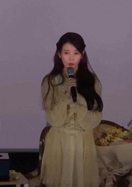 Showbiz có mỹ nhân cứ ra nhạc là top 1 cả nước, bỗng thành "tội đồ quốc dân" xin lỗi vẫn không được tha  - Ảnh 10.
