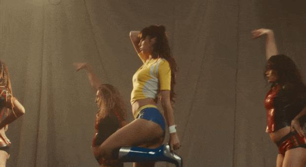 Lisa lần đầu hát nhạc World Cup: Bắn rap đã tai, sắc vóc bốc lửa "đốt cháy" giải bóng lớn nhất hành tinh!- Ảnh 3.