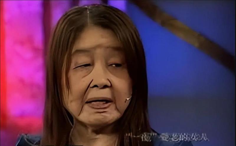 Cô gái 28 tuổi bỗng già đi nhanh chóng, họ hàng tưởng "bà lão 80"- Ảnh 4.