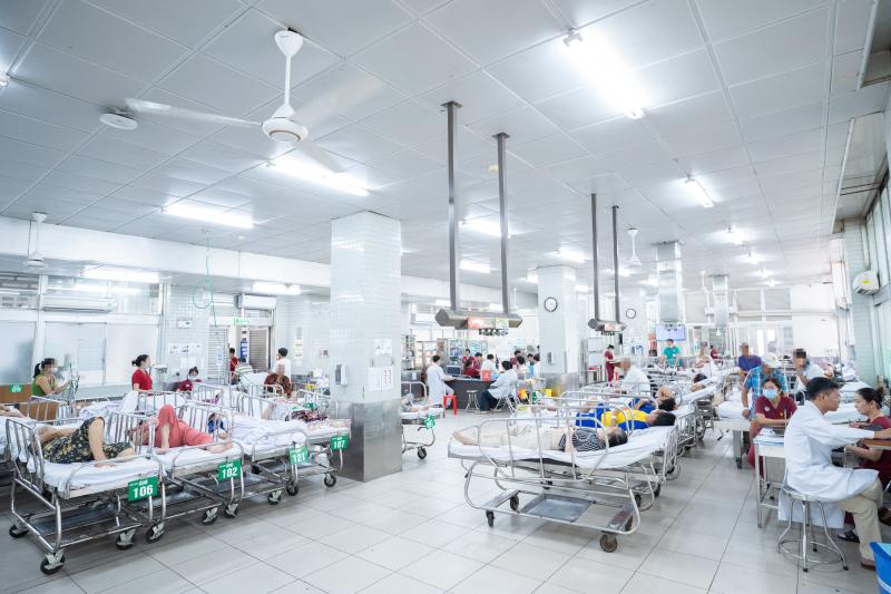 Một bệnh viện tuyến cuối tiếp nhận  - Ảnh 2.
