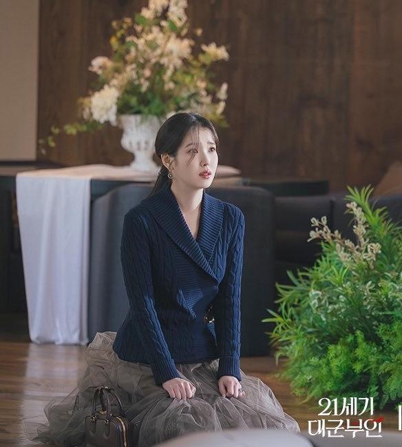 Perfect Crown tập 9: IU đầu phim vừa quỳ gối cầu xin vì Byeon Woo Seok, cuối phim đã đòi ly hôn- Ảnh 8.