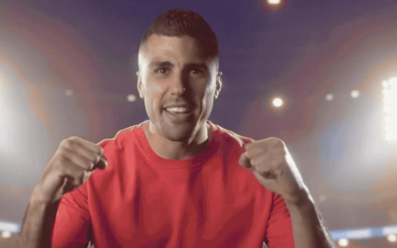 “Nữ hoàng nhạc World Cup” tái xuất: Mang Messi đi đóng MV, hiên ngang khoe dáng bên cạnh biểu tượng quốc gia- Ảnh 1.