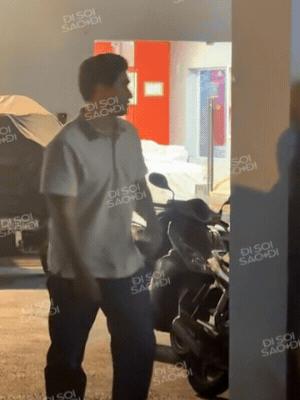 Ma Ran Đô thoải mái lộ diện, Tăng Thanh Hà quyết che ô đen kín bưng tại tiệc đóng máy Hoàng Hậu Cuối Cùng- Ảnh 2.