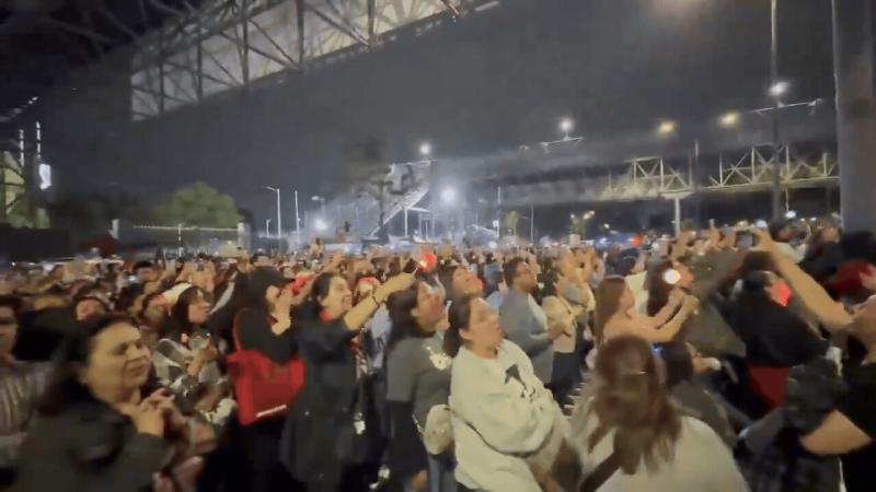 40 nghìn người xem miễn phí concert của nhóm nhạc số 1 thế giới - Ảnh 3.