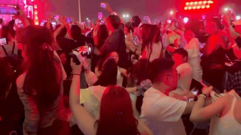 Dừng concert có G-DRAGON, đám đông hỗn loạn khó kiểm soát - Ảnh 3.
