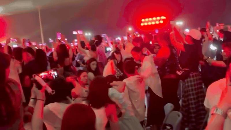 Dừng concert có G-DRAGON, đám đông hỗn loạn khó kiểm soát - Ảnh 4.