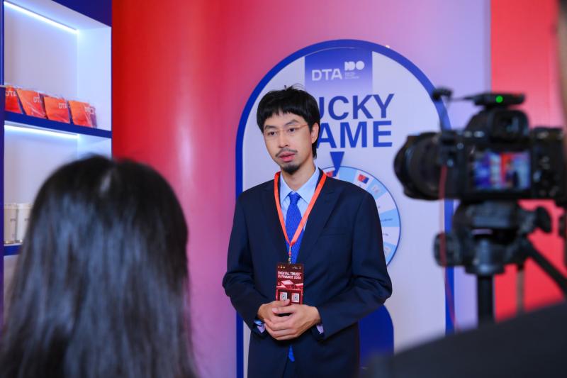 Đen xuất hiện lịch lãm, Bảo Ngọc giản dị mà nổi bần bật tại diễn đàn về niềm tin số tài chính trong kỷ nguyên AI đang diễn ra sáng nay- Ảnh 2.