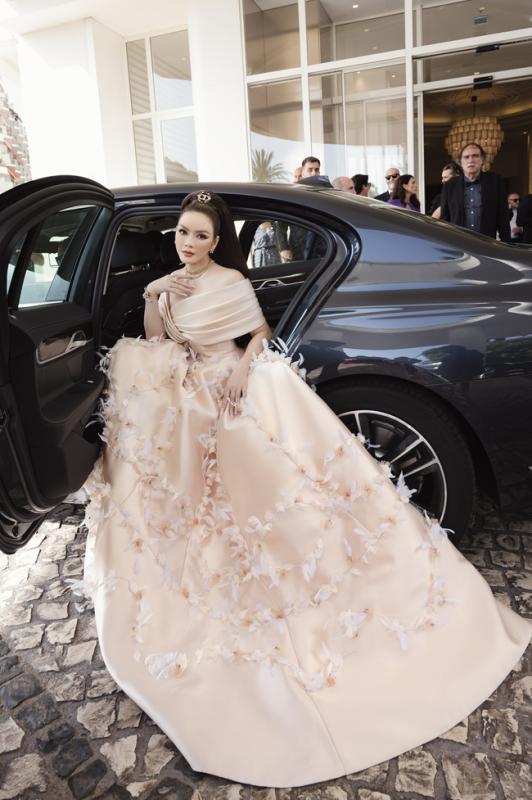 Mỹ nhân dự Cannes nhiều nhất showbiz Việt, chi 50 tỷ và mang 43 bộ váy đi thảm đỏ- Ảnh 6.