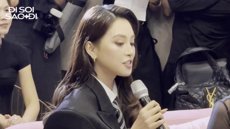 Cả sự kiện "nín thở" khi Tiểu Vy cầm mic phỏng vấn nhưng lần này thì khen!- Ảnh 1.