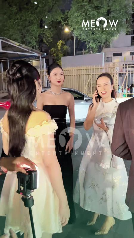 Xôn xao đoạn clip Nàng Mơ lườm “cháy mặt” Trúc Anh vì khoác tay Trần Nghĩa ở sự kiện- Ảnh 2.