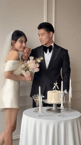 Tuyển thủ Văn Thanh và tiểu thư "trâm anh thế phiệt" cực tình tứ ở hậu trường chụp ảnh cưới, cô dâu xinh miễn chê- Ảnh 3.