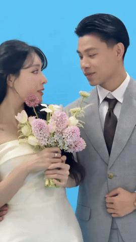 Tuyển thủ Văn Thanh và tiểu thư "trâm anh thế phiệt" cực tình tứ ở hậu trường chụp ảnh cưới, cô dâu xinh miễn chê- Ảnh 1.