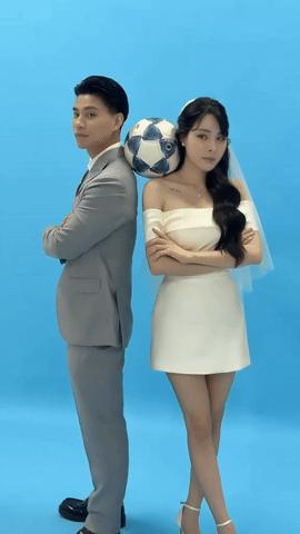 Tuyển thủ Văn Thanh và tiểu thư "trâm anh thế phiệt" cực tình tứ ở hậu trường chụp ảnh cưới, cô dâu xinh miễn chê- Ảnh 5.