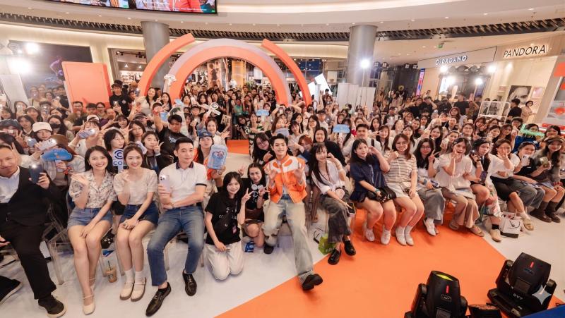 AEON Mall Long Biên “vỡ trận”: Bùi Trường Linh khiến fan hát không nghỉ tại event COCOLUX x La Roche-Posay- Ảnh 3.