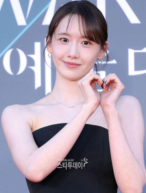 Trực tiếp Baeksang 2026: Mỹ nam Ngự Trù Của Bạo Chúa giành giải thưởng đầu tiên- Ảnh 2. Trực tiếp Baeksang 2026: Moon Ga Young vượt qua Son Ye Jin giành ngôi Ảnh hậu - Ảnh 2.