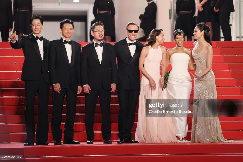 Phim Hàn hay xuất sắc nhận tràng vỗ tay 6 phút ở Cannes: Tinh hoa 4 phương tụ hội, nam chính đắt giá bậc nhất showbiz- Ảnh 4.