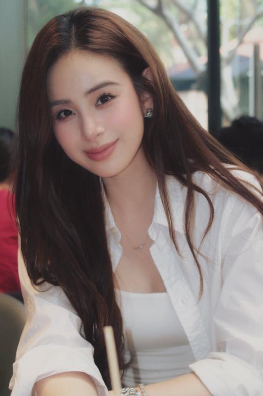 Việt Nam có 1 mỹ nhân chỉ cười thôi cũng hút 10 triệu view, ai cũng đòi "trao ngay vương miện Hoa hậu cho cô ấy"- Ảnh 4.