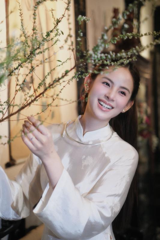 Việt Nam có 1 mỹ nhân chỉ cười thôi cũng hút 10 triệu view, ai cũng đòi "trao ngay vương miện Hoa hậu cho cô ấy"- Ảnh 5.