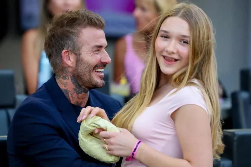 David Beckham muốn con gái Harper được là trẻ con thật sự trước khi vào showbiz và kinh doanh, liệu có mâu thuẫn với Victoria? - Ảnh 3.