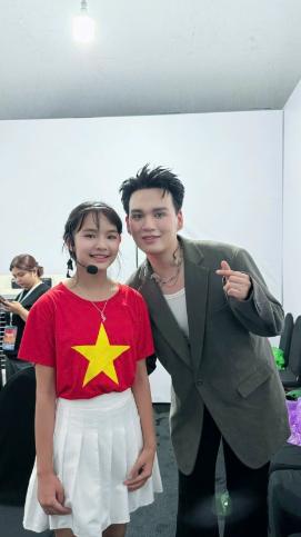 Choáng với profile “con nhà người ta”: Cô bé 13 tuổi gây sốt tại concert quốc gia 2026 - Ảnh 7.