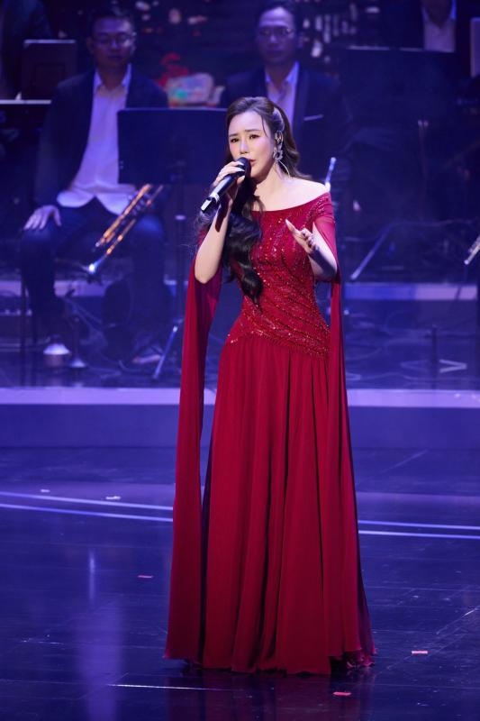 Việt Nam có phú bà hát "thần sầu" là thủ khoa trường quân đội, từng bị 1 diva mắng trên truyền hình- Ảnh 3.