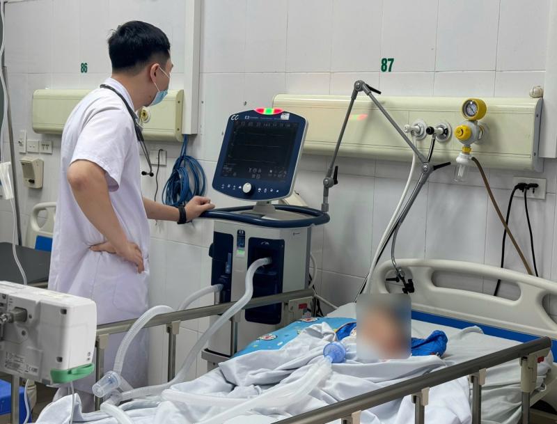 Từ vài nốt phỏng nước do thủy đậu, bé trai 6 tuổi nguy kịch- Ảnh 3.