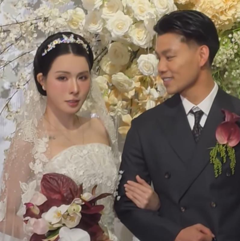 Cam thường bắt trọn nhan sắc Bích Hạnh trong ngày cưới Văn Thanh, có khác xa ảnh trên mạng như dân tình nói?- Ảnh 4.