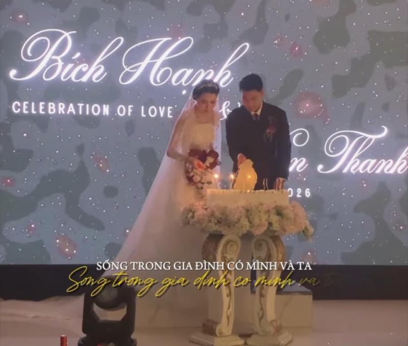 Văn Thanh có cử chỉ tinh tế dành cho Bích Hạnh trong ngày cưới, nhan sắc của cô dâu gây xôn xao- Ảnh 3.