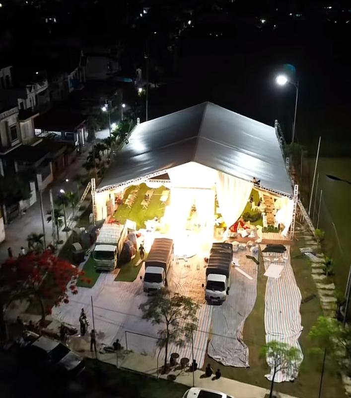 Văn Thanh dựng rạp cưới trên sân bóng, đèn lên lung linh "oách" nhất xóm chuẩn bị rước nàng tiểu thư về dinh- Ảnh 4.