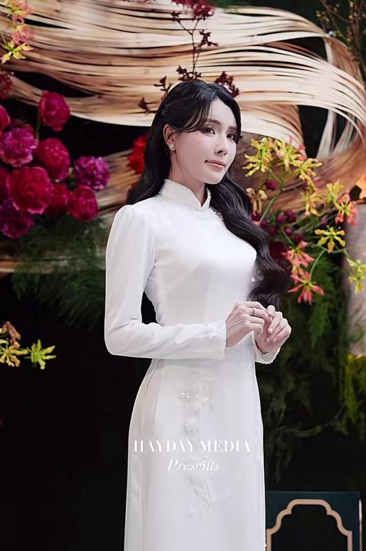 Văn Thanh rước “chị đẹp gymer” Bích Hạnh về dinh bằng Rolls-Royce bạc tỷ, cô dâu xinh không điểm chê- Ảnh 4.