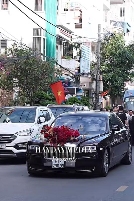 Văn Thanh rước “chị đẹp gymer” Bích Hạnh về dinh bằng Rolls-Royce bạc tỷ, cô dâu xinh không điểm chê- Ảnh 1.