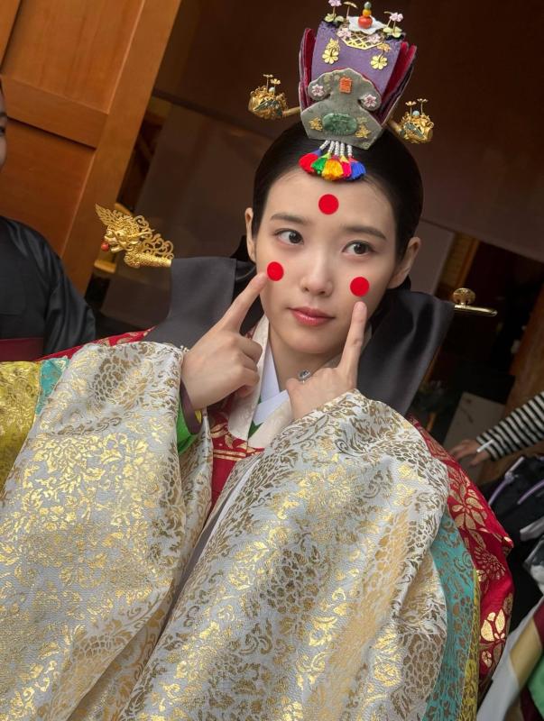 Từ nhỏ đến lớn chưa thấy đám cưới nào đẹp vậy: Cô dâu xinh yêu như búp bê, chú rể cao sang hơn người- Ảnh 5.