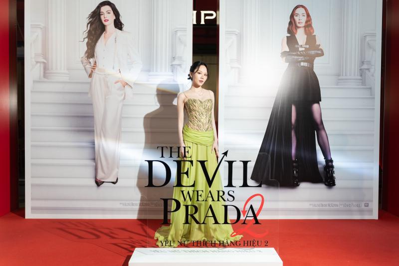 Thảm đỏ The Devil Wears Prada 2: Xoài Non - Thúy Ngân đẹp vô thực, Thanh Thủy hóa cô thư ký sexy chấn động MXH- Ảnh 11.