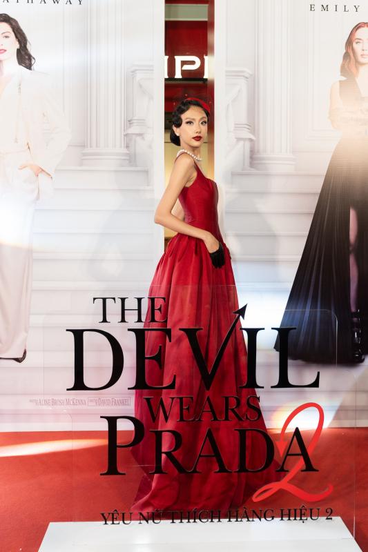 Thảm đỏ The Devil Wears Prada 2: Xoài Non - Thúy Ngân đẹp vô thực, Thanh Thủy hóa cô thư ký sexy chấn động MXH- Ảnh 13.