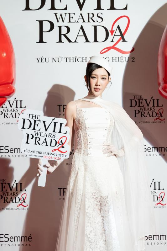 Thảm đỏ The Devil Wears Prada 2: Xoài Non - Thúy Ngân đẹp vô thực, Thanh Thủy hóa cô thư ký sexy chấn động MXH- Ảnh 6.