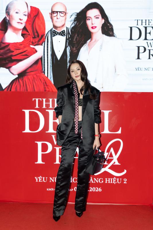 Thảm đỏ The Devil Wears Prada 2: Xoài Non - Thúy Ngân đẹp vô thực, Thanh Thủy hóa cô thư ký sexy chấn động MXH- Ảnh 15.