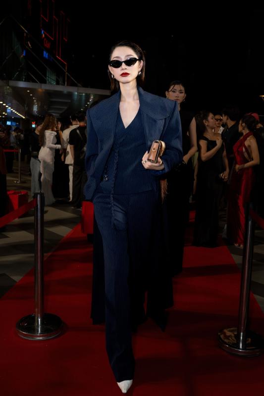 Thảm đỏ The Devil Wears Prada 2: Xoài Non - Thúy Ngân đẹp vô thực, Thanh Thủy hóa cô thư ký sexy chấn động MXH- Ảnh 14.