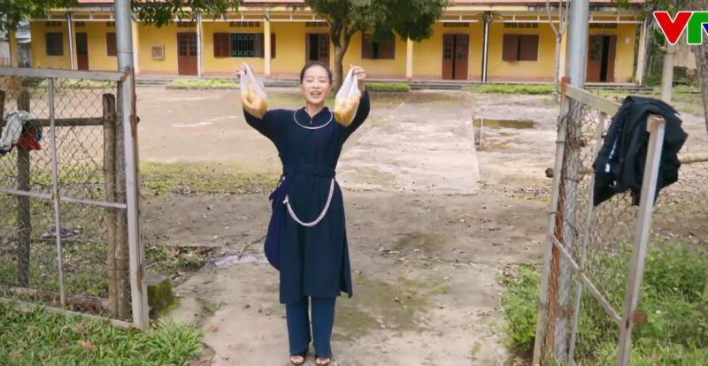 Hoa hậu Việt phát ngôn gây tranh cãi: "Phải bôi kem chống nắng trước khi ăn"- Ảnh 4.