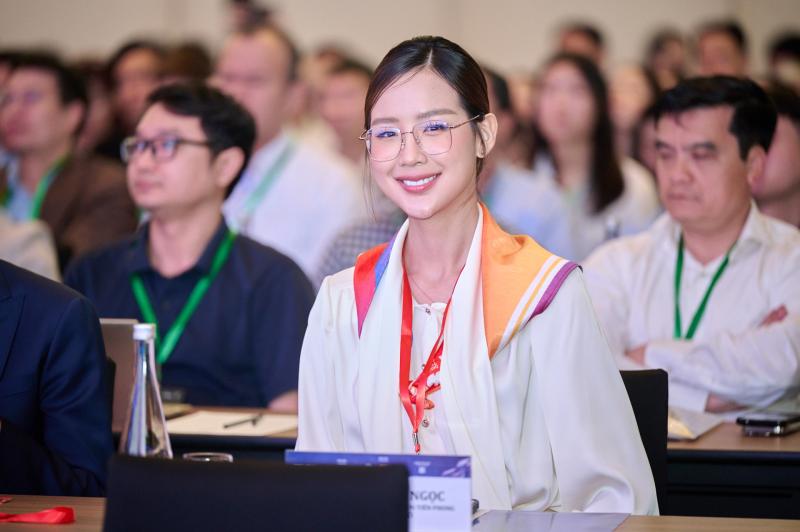 Đen xuất hiện lịch lãm, Bảo Ngọc giản dị mà nổi bần bật tại diễn đàn về niềm tin số tài chính trong kỷ nguyên AI đang diễn ra sáng nay- Ảnh 3.