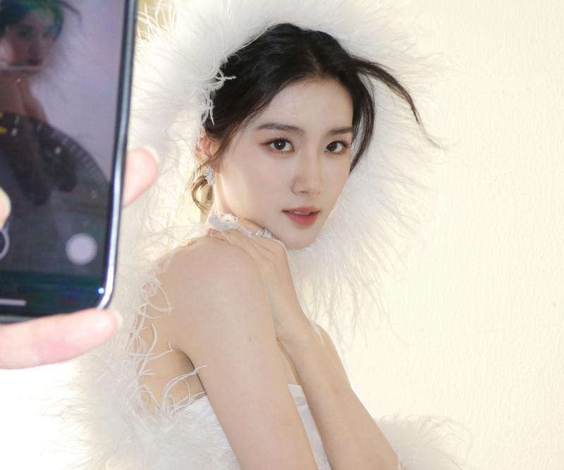 Hành động đáng xấu hổ của nữ thần thanh xuân mới nổi- Ảnh 4.
