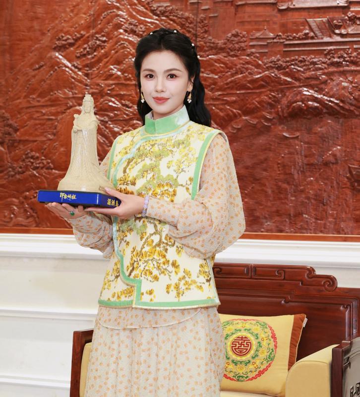 Mỹ nhân duy nhất trong showbiz có "biên chế thiên đình", vẻ đẹp được chính thánh thần lựa chọn- Ảnh 2.