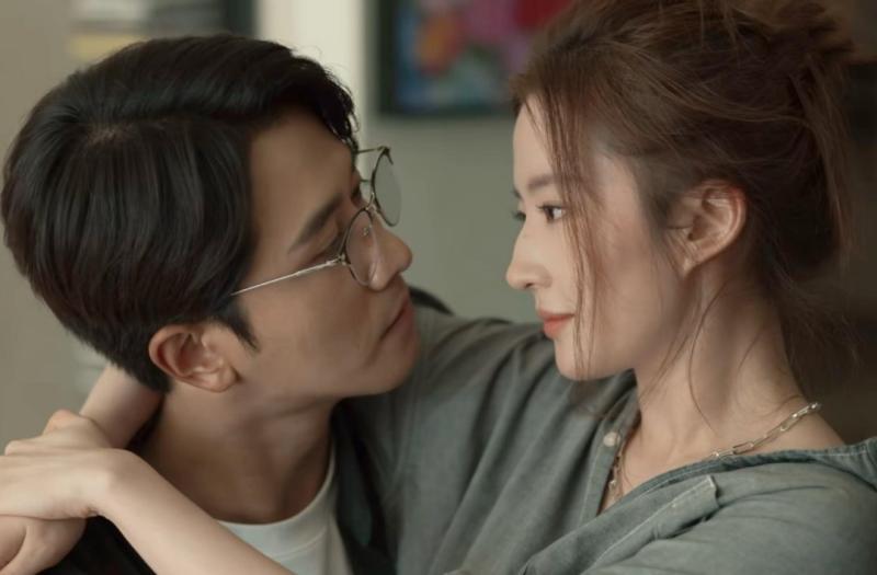 Hot nhất Weibo: Lưu Diệc Phi và mỹ nam Câu Chuyện Hoa Hồng lộ bằng chứng phim giả tình thật khó chối cãi- Ảnh 3.