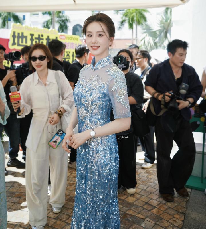Mỹ nhân cổ điển đẹp nhất Trung Quốc đang ở Hà Nội: Visual bùng nổ dã man, rạng rỡ bất chấp nắng nóng kỷ lục- Ảnh 1.